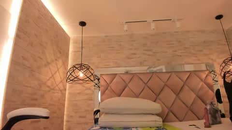  DOROTHY online show from 02-22-25, 03:01