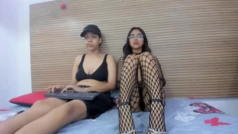 Snapshot of double_charm chatting on 05-12-26, 12:57 double_charm online show from 05-12-26, 12:57