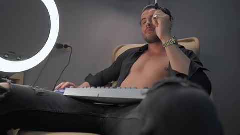 Snapshot of double_luckystrike chatting on 02-14-25, 11:42 Keen online show from 02-14-25, 11:42