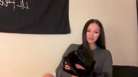 Snapshot of doublesees chatting on 10-24-25, 01:07 MOLLYYYY dont forget to give me a thumb up online show from 10-24-25, 01:07