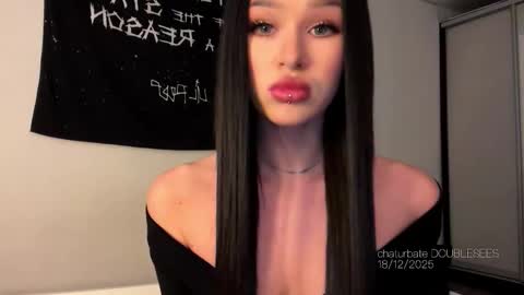 Snapshot of doublesees chatting on 12-18-25, 08:53 MOLLYYYY dont forget to give me a thumb up online show from 12-18-25, 08:53