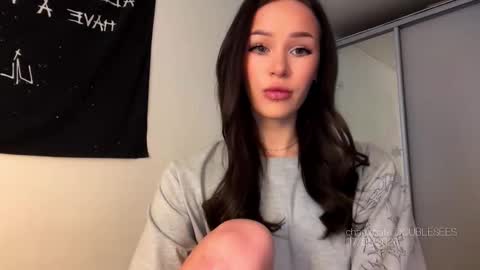 MOLLYYYY dont forget to give me a thumb up online show from 01-08-26, 04:26