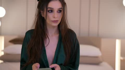    .         . online show from 12-21-25, 07:59