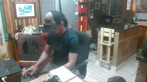 Snapshot of dr_simon84 chatting on 12-15-24, 08:58 Dr Simon online show from 12-15-24, 08:58