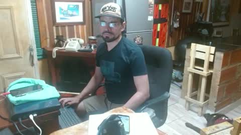 Snapshot of dr_simon84 chatting on 12-16-24, 01:31 Dr Simon online show from 12-16-24, 01:31