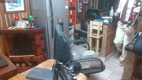 Snapshot of dr_simon84 chatting on 12-31-24, 08:48 Dr Simon online show from 12-31-24, 08:48