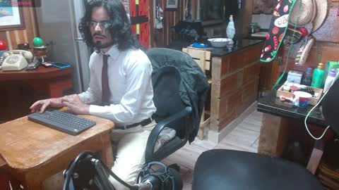 Snapshot of dr_simon84 chatting on 12-31-24, 11:53 Dr Simon online show from 12-31-24, 11:53