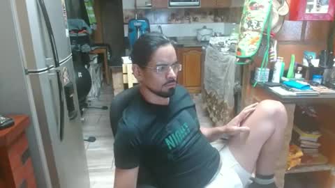 Snapshot of dr_simon84 chatting on 01-12-25, 01:42 Dr Simon online show from 01-12-25, 01:42