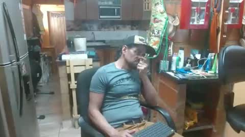 Snapshot of dr_simon84 chatting on 01-13-25, 06:05 Dr Simon online show from 01-13-25, 06:05