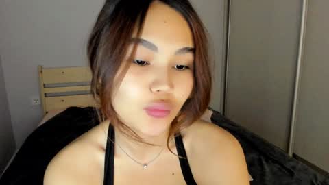 Snapshot of dragon_princesss chatting on 12-12-24, 01:17 Airi online show from 12-12-24, 01:17