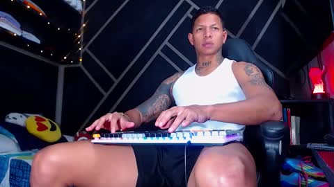 Snapshot of drake_jhonson08 chatting on 10-21-25, 04:46 Drake online show from 10-21-25, 04:46