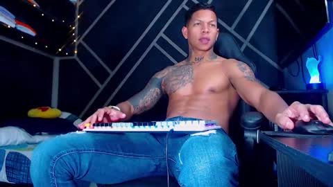 Snapshot of drake_jhonson08 chatting on 10-22-25, 02:56 Drake online show from 10-22-25, 02:56