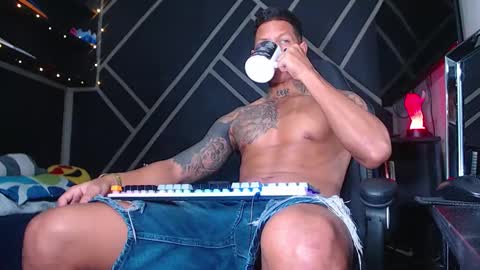 Snapshot of drake_jhonson08 chatting on 10-31-25, 03:40 Drake online show from 10-31-25, 03:40