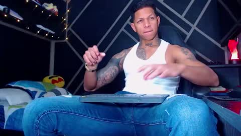 Snapshot of drake_jhonson08 chatting on 11-10-25, 03:33 Drake online show from 11-10-25, 03:33