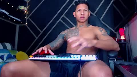 Snapshot of drake_jhonson08 chatting on 11-19-25, 03:17 Drake online show from 11-19-25, 03:17