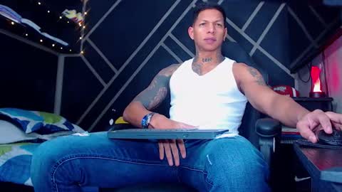 Snapshot of drake_jhonson08 chatting on 11-20-25, 03:50 Drake online show from 11-20-25, 03:50