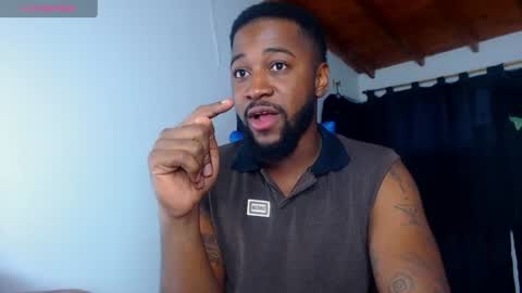 Snapshot of drake_nassir4 chatting on 06-20-26, 05:43 ---Drake--- online show from 06-20-26, 05:43