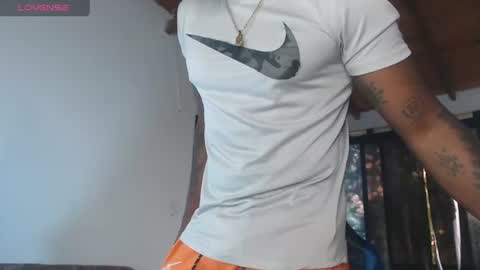 Snapshot of drake_nassir4 chatting on 06-23-26, 09:35 ---Drake--- online show from 06-23-26, 09:35