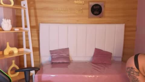 Draviana  online show from 11-25-25, 02:55