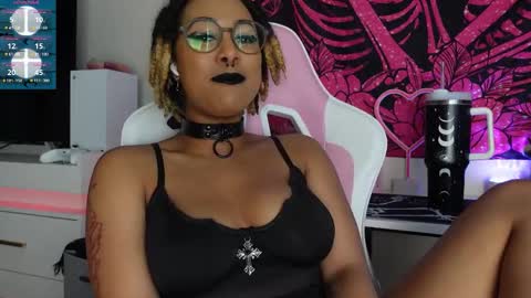 Snapshot of drealaluna chatting on 12-03-25, 06:50 Goddess Drea online show from 12-03-25, 06:50