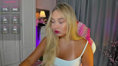 Snapshot of dreamaise chatting on 09-26-25, 03:27  Mary   pvt open    use pink and blue app lovense online show from 09-26-25, 03:27
