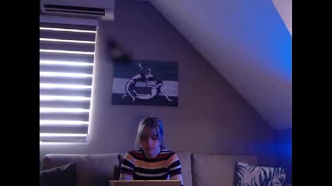 A girl online show from 02-11-25, 11:21