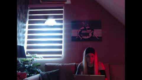 A girl online show from 02-12-25, 10:56