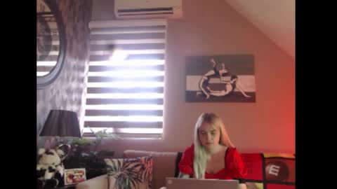 A girl online show from 10-30-25, 07:32