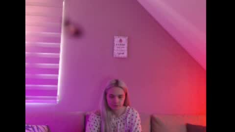 A girl online show from 04-22-26, 07:33