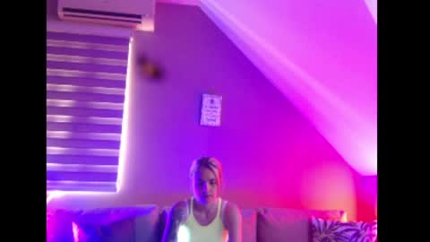 Snapshot of dreamcatcherfantasy chatting on 05-26-26, 07:15 A girl online show from 05-26-26, 07:15