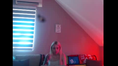 Snapshot of dreamcatcherfantasy chatting on 05-29-26, 07:28 A girl online show from 05-29-26, 07:28