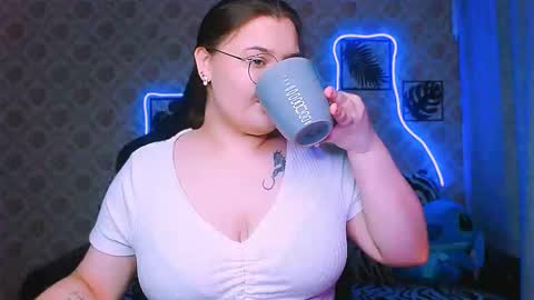 Snapshot of dreamforyoue2 chatting on 11-19-25, 04:29 dreamforyoue2 online show from 11-19-25, 04:29