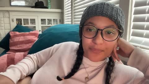 RIRI OR DREAMY online show from 01-25-25, 11:32