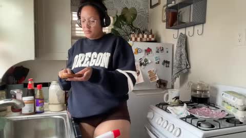 RIRI OR DREAMY online show from 10-07-25, 04:37