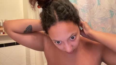 RIRI OR DREAMY online show from 10-22-25, 03:01