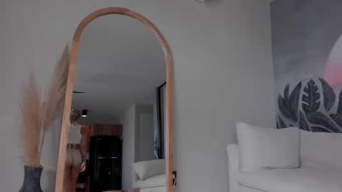 Snapshot of dreamyylilah chatting on 02-28-25, 05:37 Lilah online show from 02-28-25, 05:37