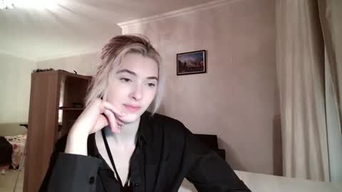 Dia online show from 02-02-26, 03:33