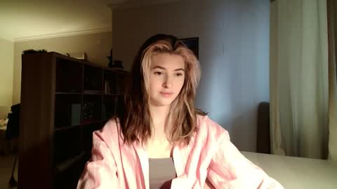 Dia online show from 02-11-26, 01:38