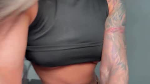 Snapshot of drunk_bosss chatting on 05-26-26, 04:52 Bella online show from 05-26-26, 04:52