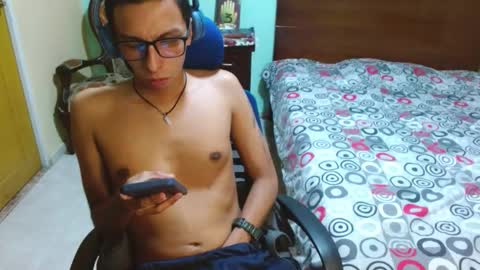 Snapshot of dtwink0310 chatting on 11-12-25, 02:12 David online show from 11-12-25, 02:12