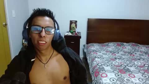 Snapshot of dtwink0310 chatting on 12-14-25, 02:28 David online show from 12-14-25, 02:28