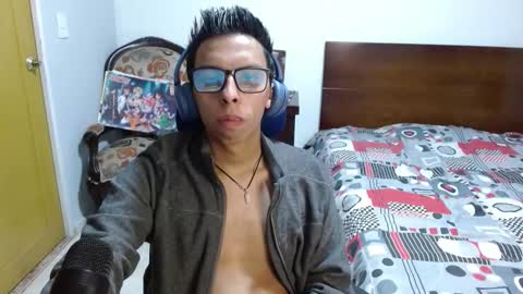 Snapshot of dtwink0310 chatting on 12-22-25, 01:35 David online show from 12-22-25, 01:35