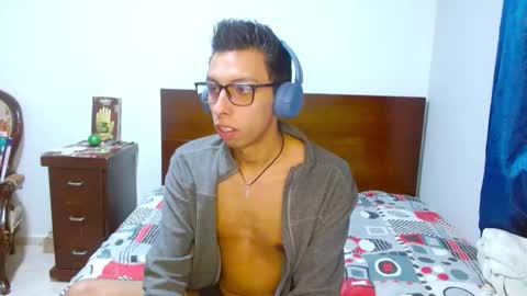 Snapshot of dtwink0310 chatting on 12-23-25, 02:42 David online show from 12-23-25, 02:42