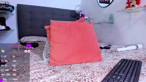 Dulce Maria online show from 02-21-25, 01:44