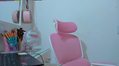 Snapshot of dulce_acosta chatting on 01-15-25, 09:20 Dulce online show from 01-15-25, 09:20