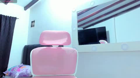 Snapshot of dulce_acosta chatting on 02-23-25, 01:24 Dulce online show from 02-23-25, 01:24