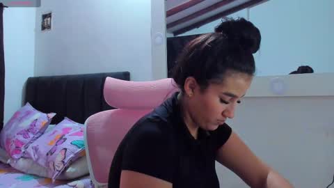 Snapshot of dulce_acosta chatting on 02-24-25, 10:36 Dulce online show from 02-24-25, 10:36