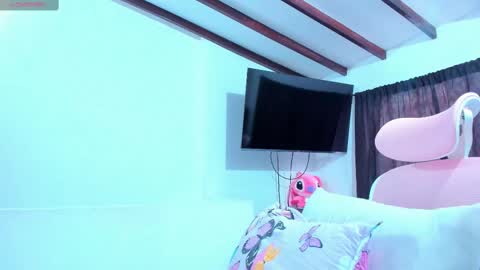 Snapshot of dulce_acosta chatting on 02-26-25, 10:31 Dulce online show from 02-26-25, 10:31