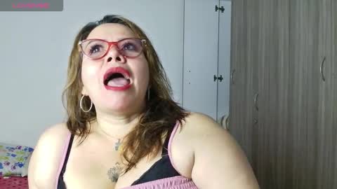 Im Dulce online show from 11-28-25, 01:41