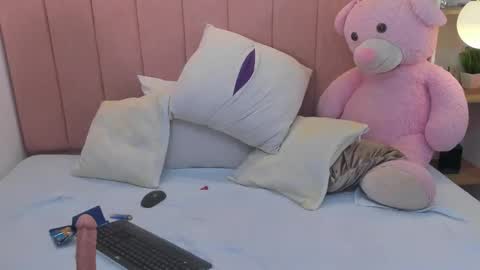 Snapshot of dulce_morbida chatting on 12-21-25, 05:20 Dulce Morbida online show from 12-21-25, 05:20